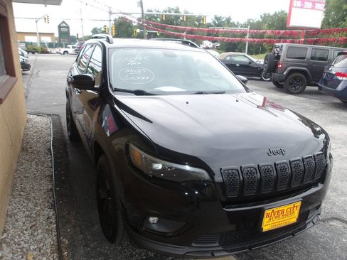 Used 2019 Jeep Cherokee Latitude Plus AWD/4WD image 1