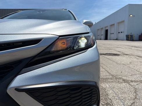 Used 2023 Toyota Camry SE FWD image 5