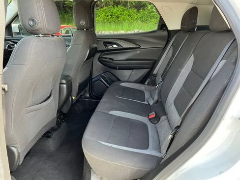 Used 2022 Chevrolet TrailBlazer LT FWD image 4