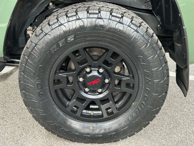 Certified 2022 Toyota 4Runner TRD Off-Road AWD/4WD image 34