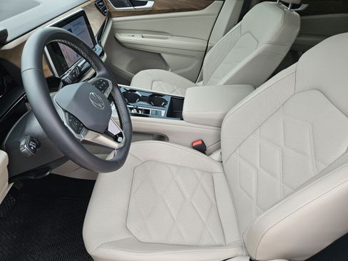 Used 2024 Volkswagen Atlas SE FWD image 5