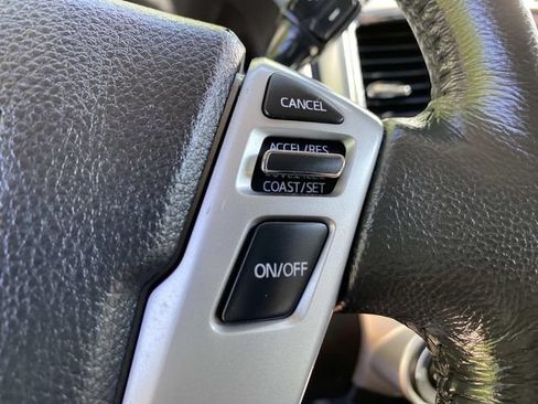 Used 2019 Nissan Titan SL AWD/4WD image 13