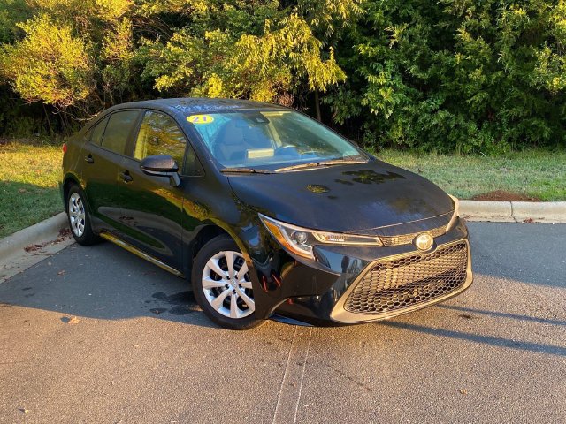 Used 2021 Toyota Corolla LE FWD image 1