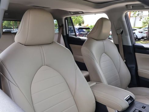 Used 2023 Toyota Highlander XLE FWD image 30