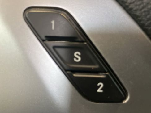 Used 2020 Chrysler Pacifica Limited w/ S Appearance Package FWD image 15