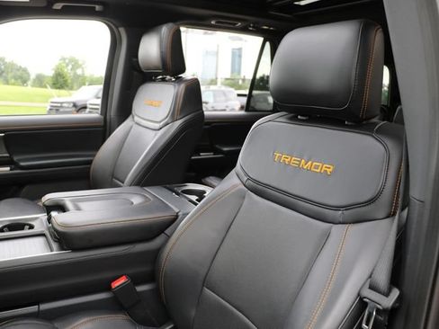 Used 2025 Ford Expedition Tremor AWD/4WD image 22