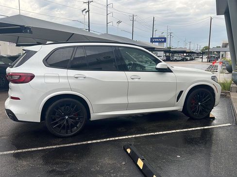 Used 2022 BMW X5 xDrive40i w/ M Sport Package AWD/4WD image 2