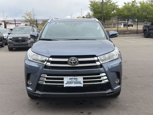 Used 2019 Toyota Highlander Limited AWD/4WD image 2