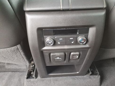 Used 2023 Chevrolet Traverse Premier image 10