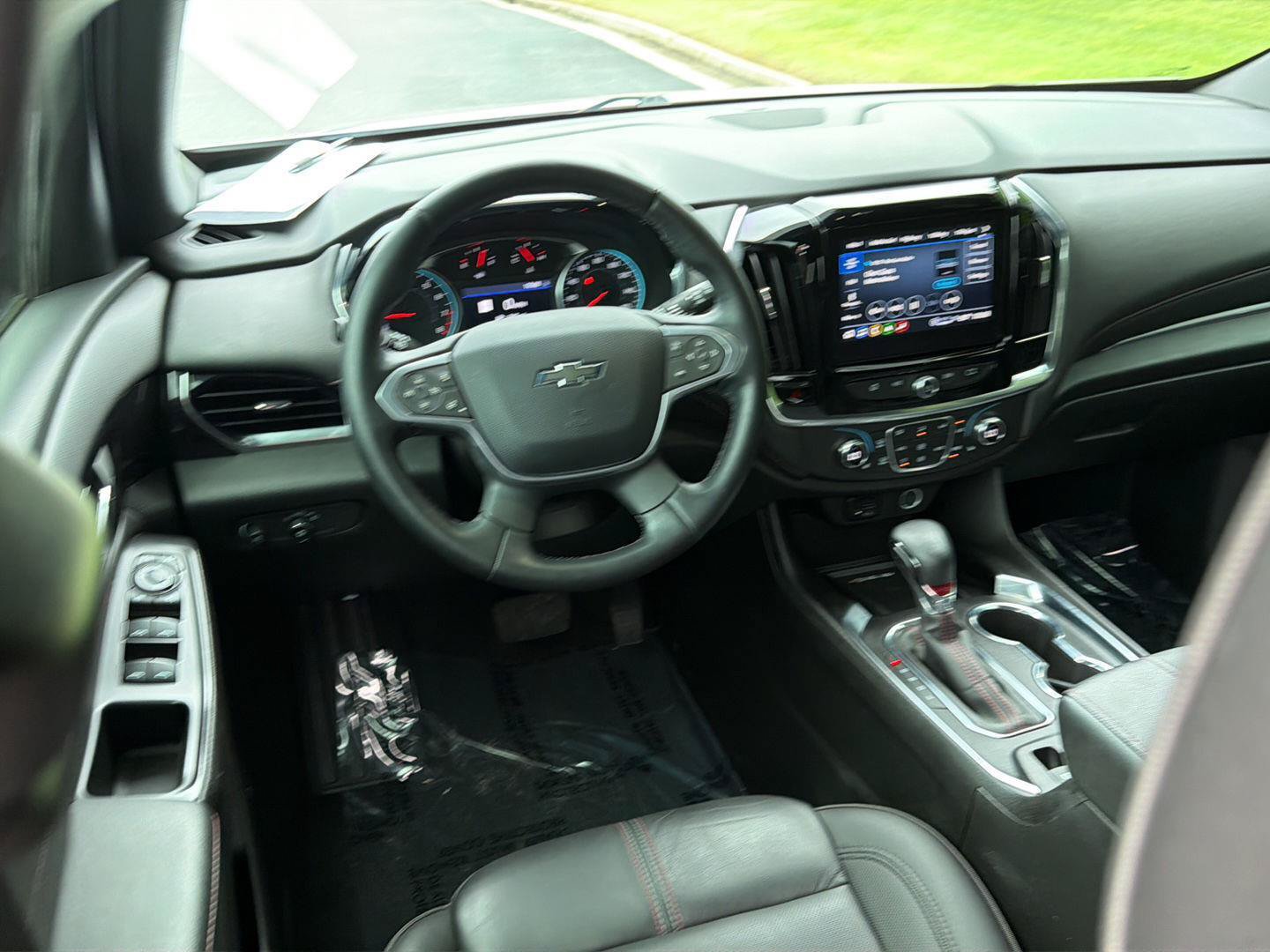 Used 2023 Chevrolet Traverse RS w/ LPO, Floor Liner Package FWD image 18