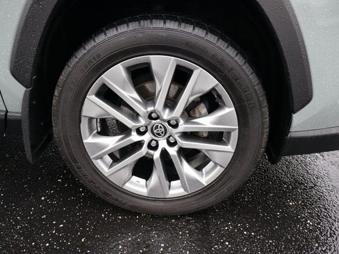 Used 2020 Toyota RAV4 XLE Premium image 37