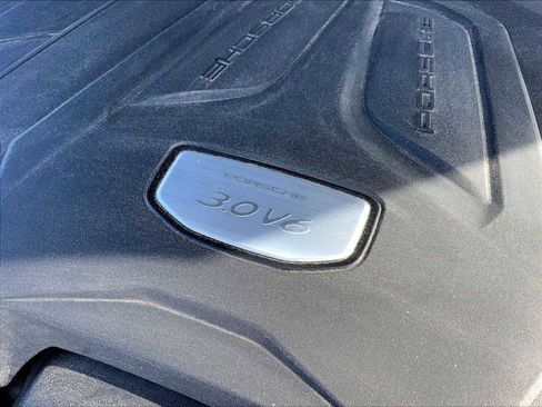 Certified 2022 Porsche Cayenne Platinum Edition image 65