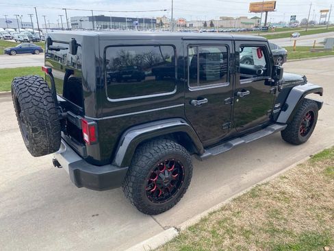 Used 2011 Jeep Wrangler Unlimited Sahara image 5