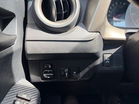 Used 2015 Toyota RAV4 LE AWD/4WD image 24