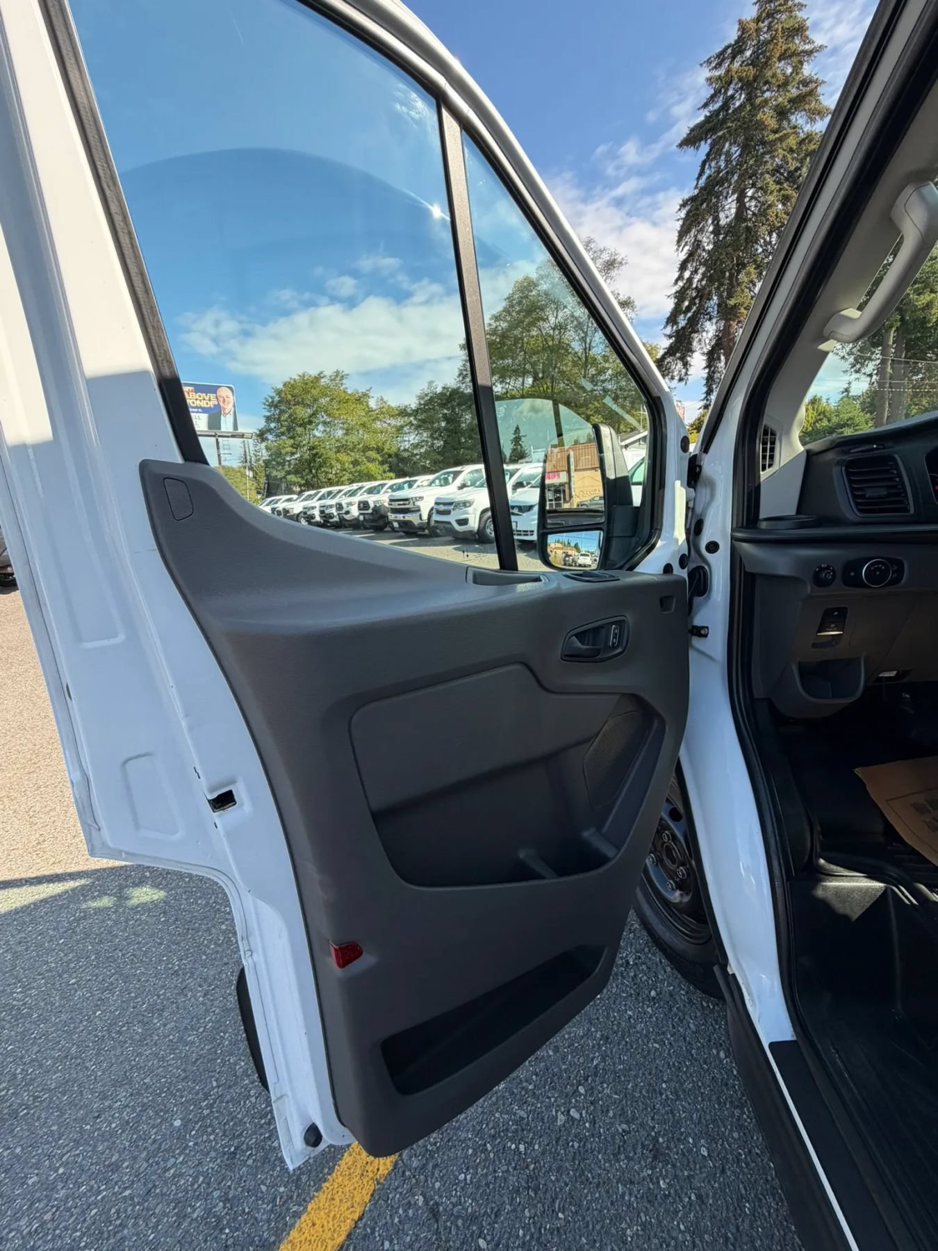 Used 2023 Ford Transit 250 Medium Roof w/ Exterior Upgrade Package RWD image 28