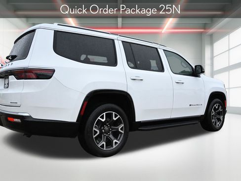 Used 2024 Jeep Wagoneer Series III image 3