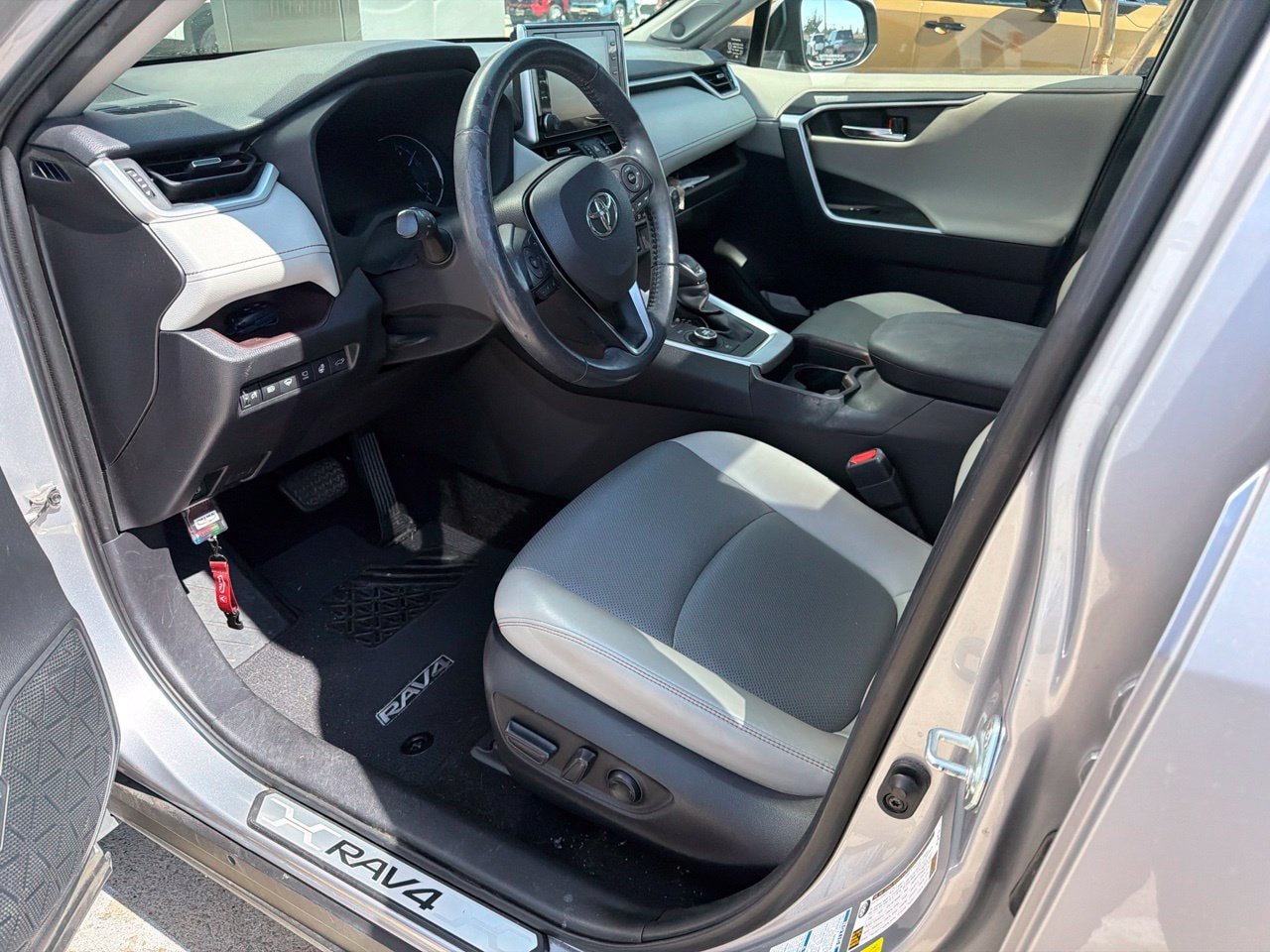 Used 2019 Toyota RAV4 Limited AWD/4WD image 10