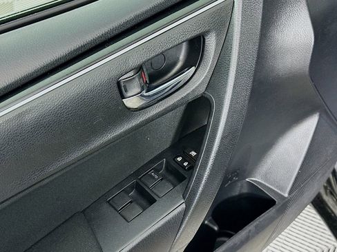 Used 2019 Toyota Corolla LE image 23