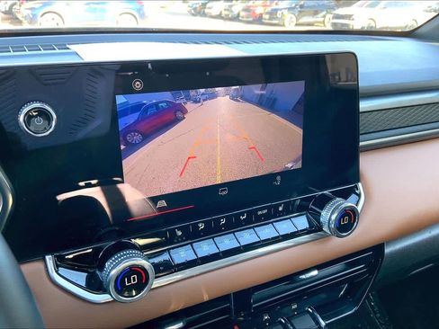 Used 2024 GMC Canyon AT4 image 26