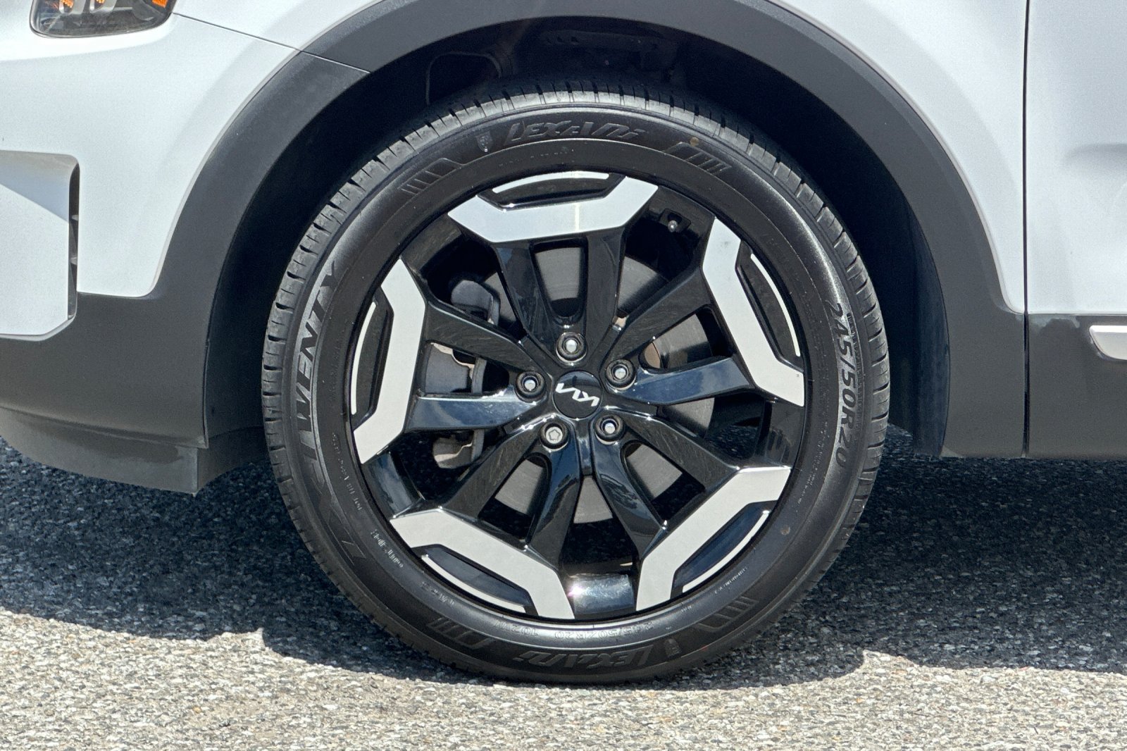 Used 2024 Kia Telluride EX w/ EX Captain's Chair Package FWD image 26