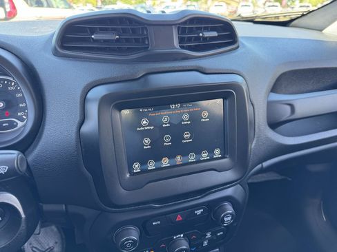 Used 2019 Jeep Renegade Latitude w/ Popular Equipment Group AWD/4WD image 28