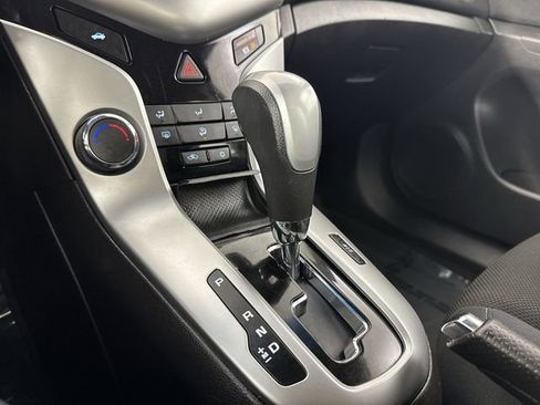 Used 2016 Chevrolet Cruze LT image 18