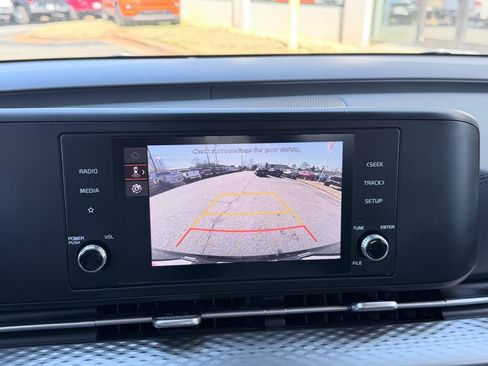 Used 2024 Kia Carnival LX image 16