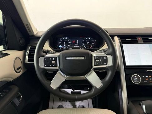 Used 2025 Land Rover Discovery Dynamic SE AWD/4WD image 28