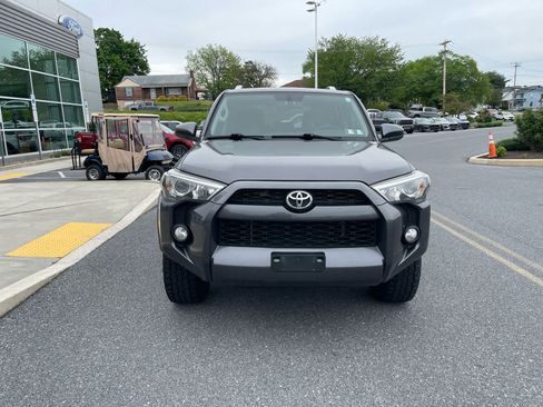 Used 2017 Toyota 4Runner SR5 AWD/4WD image 8