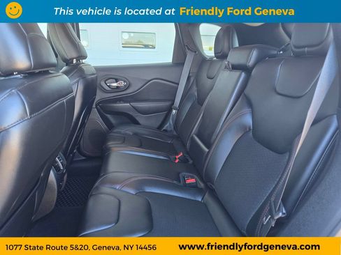 Used 2019 Jeep Cherokee Trailhawk w/ Cold Weather Group AWD/4WD image 12