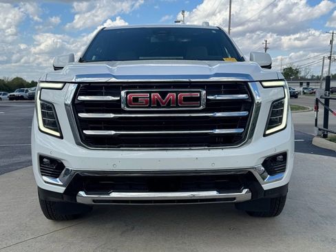 Used 2025 GMC Yukon Elevation image 2
