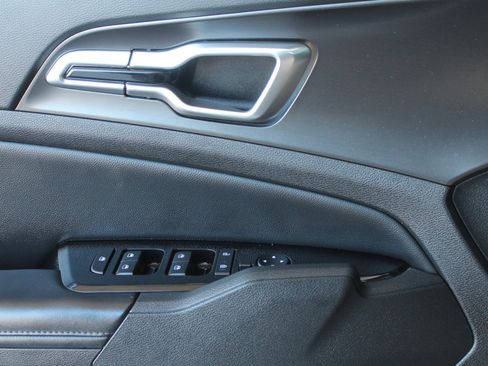 Used 2023 Kia Sportage EX image 12