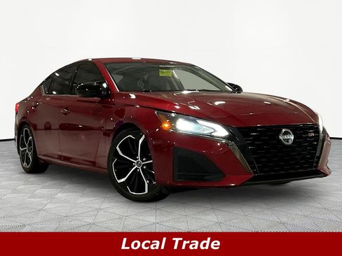 Used 2023 Nissan Altima 2.5 SR FWD image 3