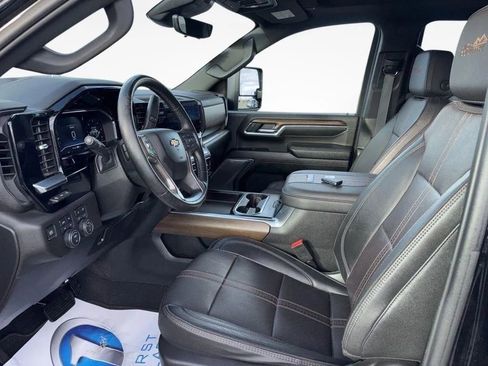 Used 2024 Chevrolet Silverado 2500 High Country w/ High Country Premium Package image 17
