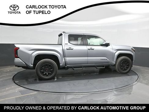 Used 2025 Toyota Tacoma SR5 AWD/4WD image 4
