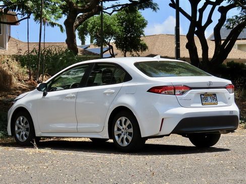 Used 2025 Toyota Corolla LE FWD image 6