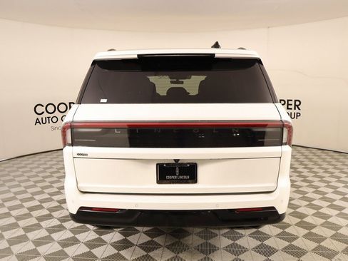 New 2025 Lincoln Navigator Reserve w/ Jet Appearance Package AWD/4WD image 23