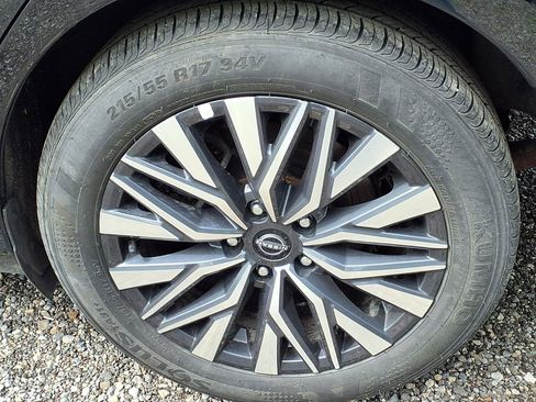 Used 2025 Nissan Altima 2.5 SV FWD image 9