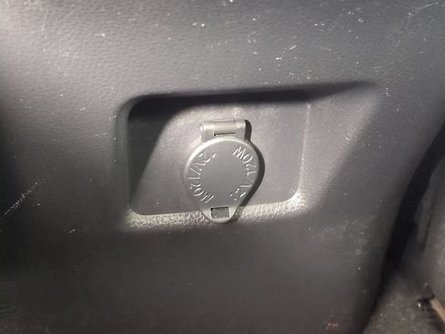 Used 2021 Toyota RAV4 LE FWD image 16