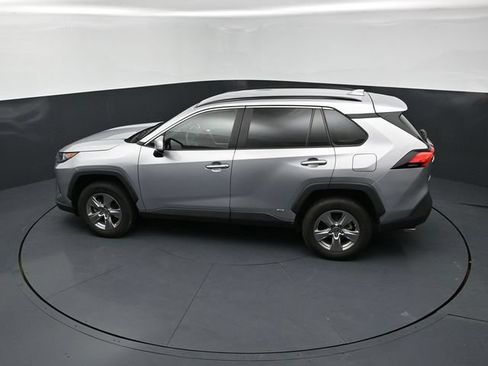 Used 2022 Toyota RAV4 LE AWD/4WD image 15
