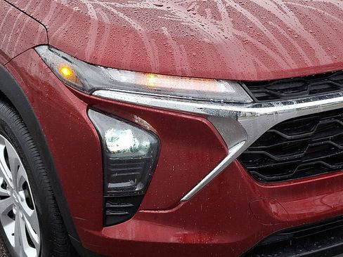 Used 2024 Chevrolet Trax LS image 9