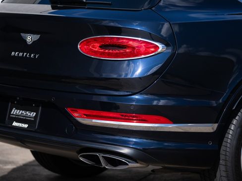 Used 2024 Bentley Bentayga image 26