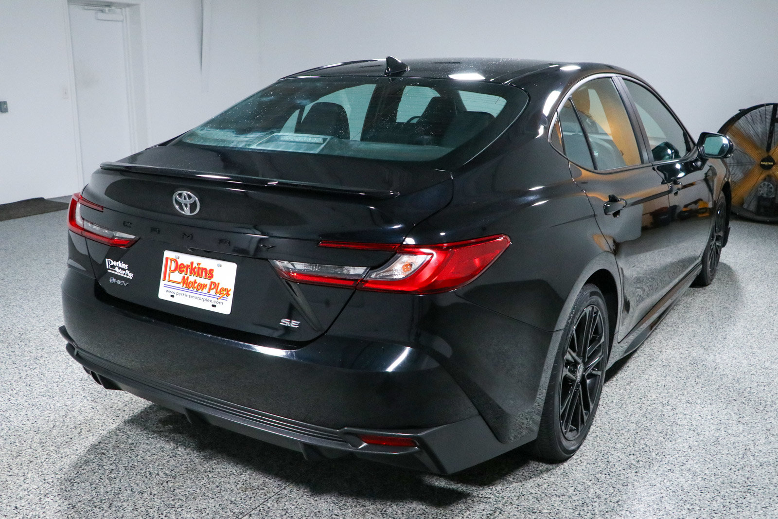 Used 2025 Toyota Camry SE FWD image 7