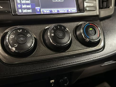 Used 2015 Toyota RAV4 LE AWD/4WD image 18