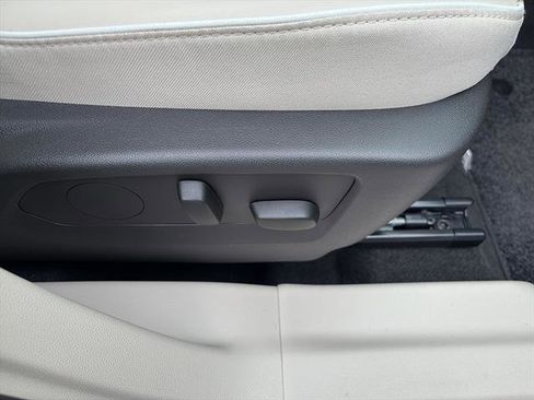 Used 2022 Buick Envision Avenir w/ Technology Package II image 9