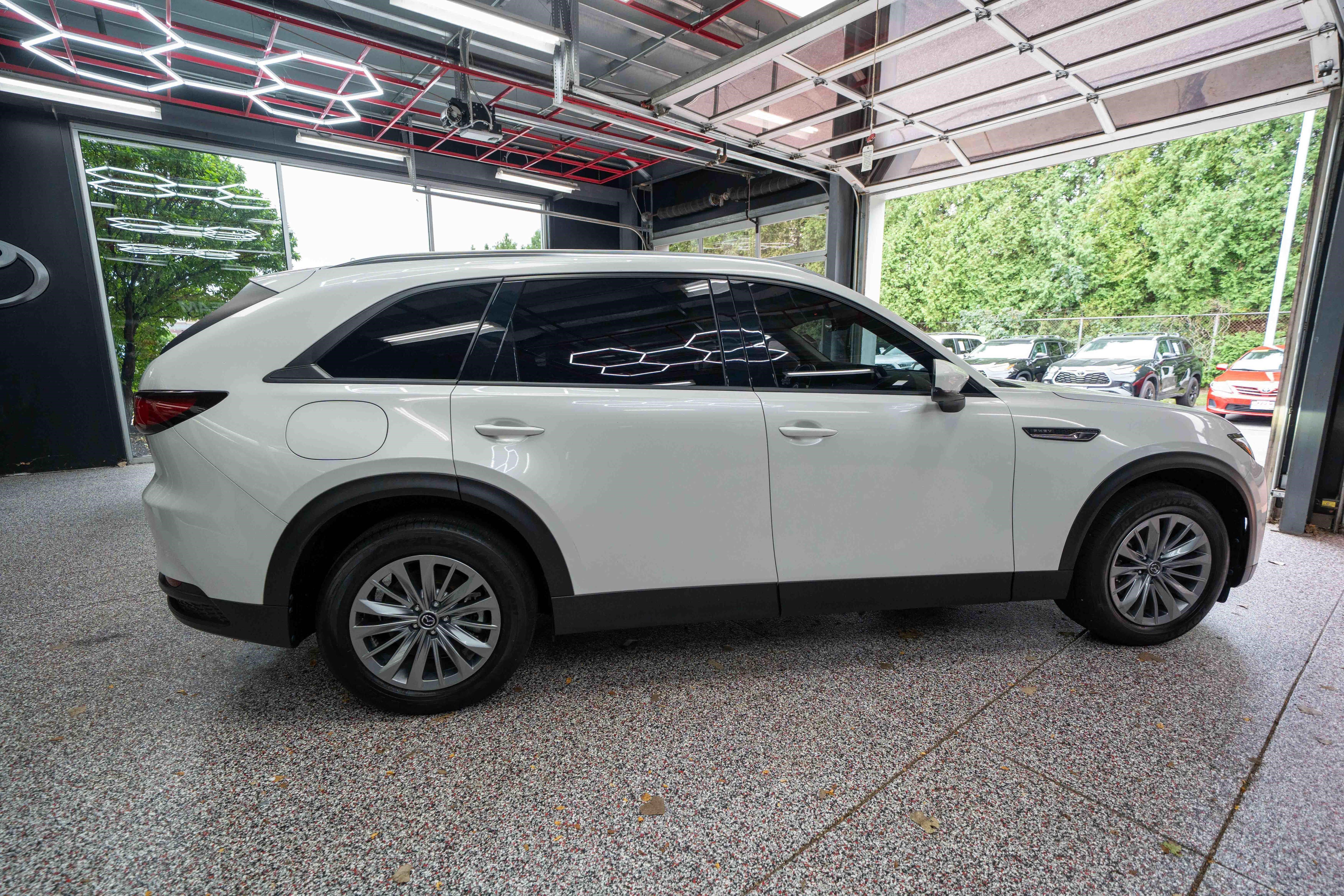 Used 2024 MAZDA CX-90 Plug-In Hybrid w/ Preferred AWD/4WD image 4