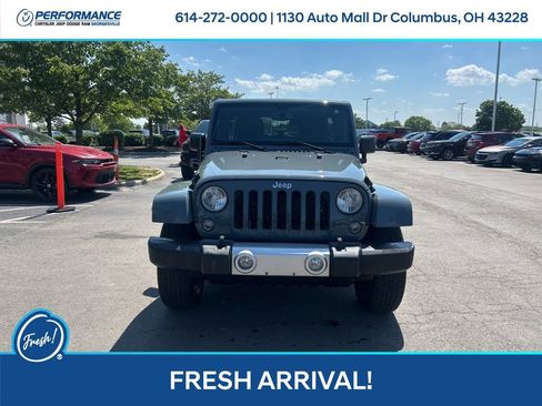 Used 2015 Jeep Wrangler Unlimited Sahara w/ Connectivity Group AWD/4WD image 9