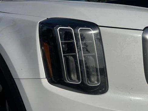 Certified 2024 Kia Telluride EX FWD image 10