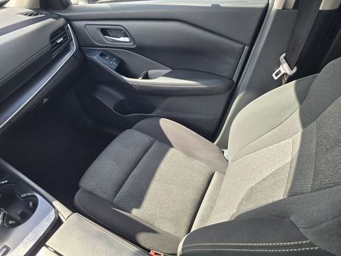 Certified 2025 Nissan Rogue SV FWD image 16