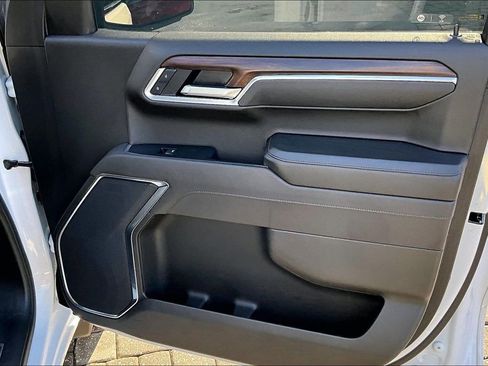 Used 2025 GMC Sierra 1500 SLT image 29